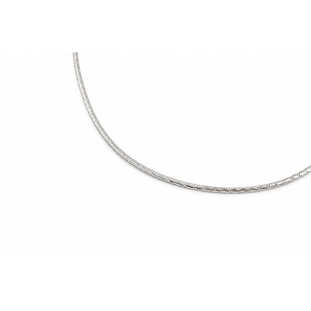 Close-up of the Lumi Twin Soft-Structured Snake Chain Anklets